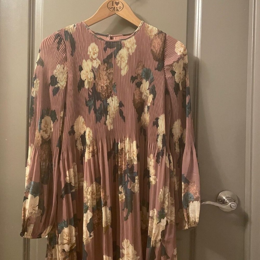 Aritzia Wilfred Daydreamer Mini Dress Pleated mini dress